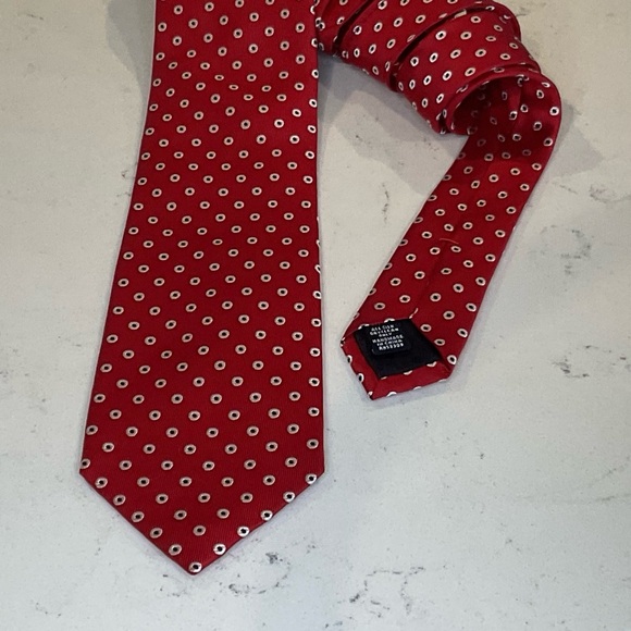 Round tree & Yorke Silk Tie Red, White & Blue Classic Look Very Handsome - Picture 1 of 5
